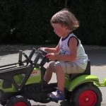 recenzia-falk-detsky-traktor-arion